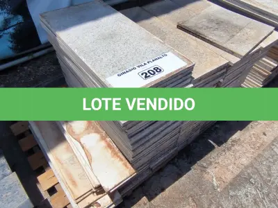 LOTE 208 - 01 LOTE COM RODAPÉS EM GRANITO TAMANHOS E CORES DIVERSAS (NO ESTADO, NÃO SABEMOS SE FUNCIONA. LEILÃO NÃO TEM GARANTIA E NEM DEVOLUÇÃO).