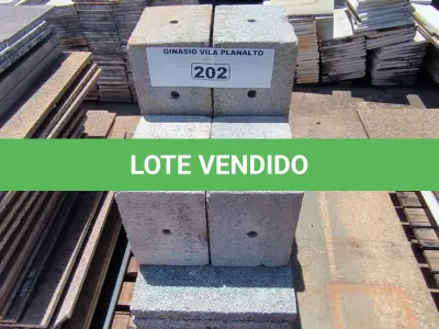 LOTE 202 - 01 LOTE COM PLACAS EM CONCRETO (NO ESTADO, NÃO SABEMOS SE FUNCIONA. LEILÃO NÃO TEM GARANTIA E NEM DEVOLUÇÃO).