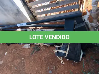 LOTE 022 - 06 POSTES SENDO 003 COM LUMINÁRIAS (NO ESTADO, NÃO SABEMOS SE FUNCIONA. LEILÃO NÃO TEM GARANTIA E NEM DEVOLUÇÃO).