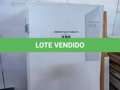 LOTE 180 - 01 LOTE COM PORTAS EM MADEIRA 80X2,10 COM PORTAIS (NO ESTADO, NÃO SABEMOS SE FUNCIONA. LEILÃO NÃO TEM GARANTIA E NEM DEVOLUÇÃO).