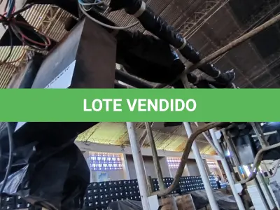 LOTE 086 - 05 PORTES COM LUMINÁRIAS (NO ESTADO, NÃO SABEMOS SE FUNCIONA. LEILÃO NÃO TEM GARANTIA E NEM DEVOLUÇÃO).