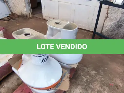LOTE 015 - 01 LOTE COM 04 VASOS SANITÁRIOS (NO ESTADO, NÃO SABEMOS SE FUNCIONA. LEILÃO NÃO TEM GARANTIA E NEM DEVOLUÇÃO).