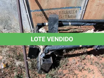 LOTE 021 - 06 POSTES SENDO 04 COM LUMINÁRIAS (NO ESTADO, NÃO SABEMOS SE FUNCIONA. LEILÃO NÃO TEM GARANTIA E NEM DEVOLUÇÃO).
