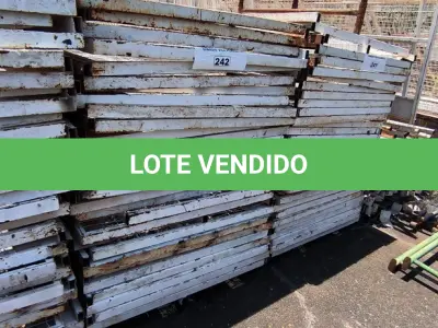 LOTE 242 - 01 LOTE COM GRADES EM FERRO NA COR BRANCA COM TELAS (NO ESTADO, NÃO SABEMOS SE FUNCIONA. LEILÃO NÃO TEM GARANTIA E NEM DEVOLUÇÃO).