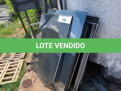 LOTE 218 - 01 LOTE COM VIDROS TAMANHOS DIVERSOS (NO ESTADO, NÃO SABEMOS SE FUNCIONA. LEILÃO NÃO TEM GARANTIA E NEM DEVOLUÇÃO).