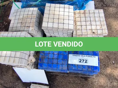 LOTE 272 - 01 LOTE COM REVESTIMENTOS 30X60 E PASTILHAS NA COR BRANCA E AZUL (NO ESTADO, NÃO SABEMOS SE FUNCIONA. LEILÃO NÃO TEM GARANTIA E NEM DEVOLUÇÃO).