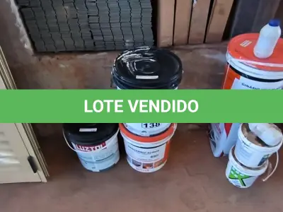 LOTE 138 - 02 BALDES DE TINTA BRANCA E 01 BALDE DE VERNIZ (NO ESTADO, NÃO SABEMOS SE FUNCIONA. LEILÃO NÃO TEM GARANTIA E NEM DEVOLUÇÃO).