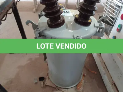 LOTE 303 - 01 TRANSFORMADOR MONOFÁSICO 15KVA 13.800V 220/440V. (NO ESTADO) ATENÇÃO! FAZER A VISITAÇÃO ANTES DE ARREMATAR, NÃO SABEMOS SE FUNCIONA. LEILÃO NÃO TEM GARANTIA E NEM DEVOLUÇÃO, SUJEITO A POSSÍVEIS AVARIAS VISÍVEIS/OCULTAS E/OU AUSÊNCIA DE COMPONENTES.