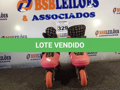 LOTE 329 - 01 PAR DE PATINS 36-38. (NO ESTADO) ATENÇÃO! FAZER A VISITAÇÃO ANTES DE ARREMATAR, NÃO SABEMOS SE FUNCIONA. LEILÃO NÃO TEM GARANTIA E NEM DEVOLUÇÃO, SUJEITO A POSSÍVEIS AVARIAS VISÍVEIS/OCULTAS E/OU AUSÊNCIA DE COMPONENTES.