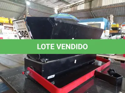 LOTE 309 - 01 LUMINÁRIA DE PALCO. (NO ESTADO) ATENÇÃO! FAZER A VISITAÇÃO ANTES DE ARREMATAR, NÃO SABEMOS SE FUNCIONA. LEILÃO NÃO TEM GARANTIA E NEM DEVOLUÇÃO, SUJEITO A POSSÍVEIS AVARIAS VISÍVEIS/OCULTAS E/OU AUSÊNCIA DE COMPONENTES.