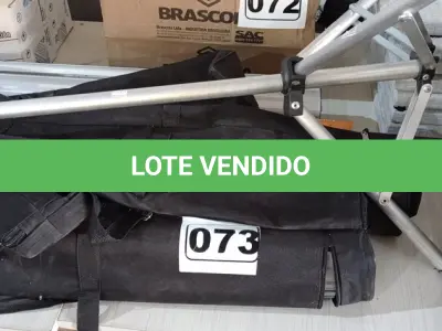 LOTE 073 - 01 TRIPÉ E 04 TELAS RETRATEIS. (NO ESTADO) ATENÇÃO! FAZER A VISITAÇÃO ANTES DE ARREMATAR, NÃO SABEMOS SE FUNCIONA. LEILÃO NÃO TEM GARANTIA E NEM DEVOLUÇÃO, SUJEITO A POSSÍVEIS AVARIAS VISÍVEIS/OCULTAS E/OU AUSÊNCIA DE COMPONENTES.