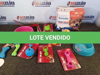 LOTE 109 - 01 KIT DE ACESSÓRIOS PARA PET CONTENDO: TAPETE GELADO GRANDE, COMEDOURO PESADO ROSA, SUPER PET, BOLA SOL MORDEDOR, COLEIRA DE COURO SINTÉTICO “G”, OSSINHO LISO MORDEDOR, OSSINHO PINGENTE MORDEDOR, PET PLAY HALTER, PET PLAY COXA DE FRANGO, PET PLAY PICOLÉ, PET PLAY CHUTEIRA E COMEDOURO 3918. (NO ESTADO) ATENÇÃO! FAZER A VISITAÇÃO ANTES DE ARREMATAR, NÃO SABEMOS SE FUNCIONA. LEILÃO NÃO TEM GARANTIA E NEM DEVOLUÇÃO, SUJEITO A POSSÍVEIS AVARIAS VISÍVEIS/OCULTAS E/OU AUSÊNCIA DE COMPONENTES.