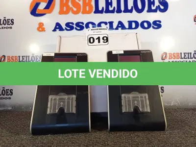 LOTE 019 - 02 RELÓGIOS DE PONTO. (NO ESTADO) ATENÇÃO! FAZER A VISITAÇÃO ANTES DE ARREMATAR, NÃO SABEMOS SE FUNCIONA. LEILÃO NÃO TEM GARANTIA E NEM DEVOLUÇÃO, SUJEITO A POSSÍVEIS AVARIAS VISÍVEIS/OCULTAS E/OU AUSÊNCIA DE COMPONENTES.