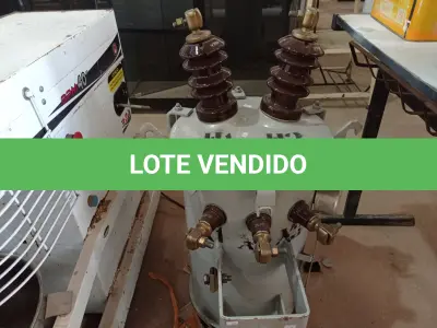 LOTE 303 - 01 TRANSFORMADOR MONOFÁSICO 15KVA 13.800V 220/440V. (NO ESTADO) ATENÇÃO! FAZER A VISITAÇÃO ANTES DE ARREMATAR, NÃO SABEMOS SE FUNCIONA. LEILÃO NÃO TEM GARANTIA E NEM DEVOLUÇÃO, SUJEITO A POSSÍVEIS AVARIAS VISÍVEIS/OCULTAS E/OU AUSÊNCIA DE COMPONENTES.