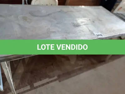 LOTE 318 - 01 BANCADA PARA COZINHA COM BASE DE AÇO E TAMPO EM ALUMÍNIO MEDINDO: 1.80M X 0.80CM X 0.80CM ALTURA. (NO ESTADO) ATENÇÃO! FAZER A VISITAÇÃO ANTES DE ARREMATAR, NÃO SABEMOS SE FUNCIONA. LEILÃO NÃO TEM GARANTIA E NEM DEVOLUÇÃO, SUJEITO A POSSÍVEIS AVARIAS VISÍVEIS/OCULTAS E/OU AUSÊNCIA DE COMPONENTES.