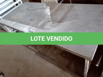 LOTE 318 - 01 BANCADA PARA COZINHA COM BASE DE AÇO E TAMPO EM ALUMÍNIO MEDINDO: 1.80M X 0.80CM X 0.80CM ALTURA. (NO ESTADO) ATENÇÃO! FAZER A VISITAÇÃO ANTES DE ARREMATAR, NÃO SABEMOS SE FUNCIONA. LEILÃO NÃO TEM GARANTIA E NEM DEVOLUÇÃO, SUJEITO A POSSÍVEIS AVARIAS VISÍVEIS/OCULTAS E/OU AUSÊNCIA DE COMPONENTES.