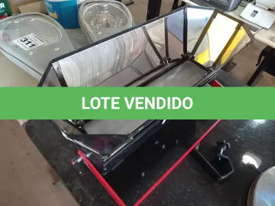 LOTE 309 - 01 LUMINÁRIA DE PALCO. (NO ESTADO) ATENÇÃO! FAZER A VISITAÇÃO ANTES DE ARREMATAR, NÃO SABEMOS SE FUNCIONA. LEILÃO NÃO TEM GARANTIA E NEM DEVOLUÇÃO, SUJEITO A POSSÍVEIS AVARIAS VISÍVEIS/OCULTAS E/OU AUSÊNCIA DE COMPONENTES.