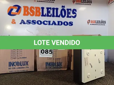 LOTE 085 - 04 PLAFONS DE SOBREPOR 20X20. (NO ESTADO) ATENÇÃO! FAZER A VISITAÇÃO ANTES DE ARREMATAR, NÃO SABEMOS SE FUNCIONA. LEILÃO NÃO TEM GARANTIA E NEM DEVOLUÇÃO, SUJEITO A POSSÍVEIS AVARIAS VISÍVEIS/OCULTAS E/OU AUSÊNCIA DE COMPONENTES.