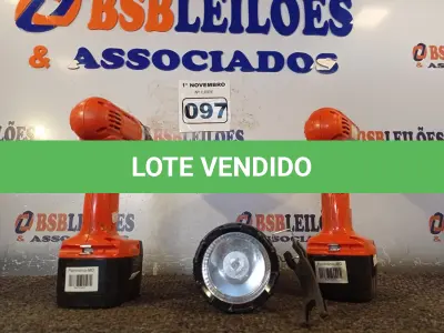 LOTE 097 - 02 PARAFUSADEIRAS 12V E 01 LUMINÁRIA DE ACAMPAMENTO. (NO ESTADO) ATENÇÃO! FAZER A VISITAÇÃO ANTES DE ARREMATAR, NÃO SABEMOS SE FUNCIONA. LEILÃO NÃO TEM GARANTIA E NEM DEVOLUÇÃO, SUJEITO A POSSÍVEIS AVARIAS VISÍVEIS/OCULTAS E/OU AUSÊNCIA DE COMPONENTES.
