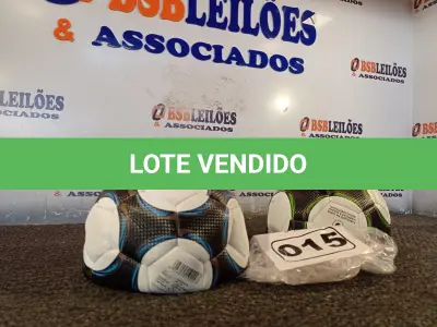 LOTE 015 - 02 BOLAS DE FUTEBOL. (NO ESTADO) ATENÇÃO! FAZER A VISITAÇÃO ANTES DE ARREMATAR, NÃO SABEMOS SE FUNCIONA. LEILÃO NÃO TEM GARANTIA E NEM DEVOLUÇÃO, SUJEITO A POSSÍVEIS AVARIAS VISÍVEIS/OCULTAS E/OU AUSÊNCIA DE COMPONENTES.