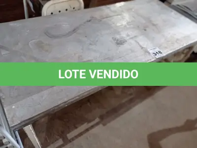 LOTE 318 - 01 BANCADA PARA COZINHA COM BASE DE AÇO E TAMPO EM ALUMÍNIO MEDINDO: 1.80M X 0.80CM X 0.80CM ALTURA. (NO ESTADO) ATENÇÃO! FAZER A VISITAÇÃO ANTES DE ARREMATAR, NÃO SABEMOS SE FUNCIONA. LEILÃO NÃO TEM GARANTIA E NEM DEVOLUÇÃO, SUJEITO A POSSÍVEIS AVARIAS VISÍVEIS/OCULTAS E/OU AUSÊNCIA DE COMPONENTES.