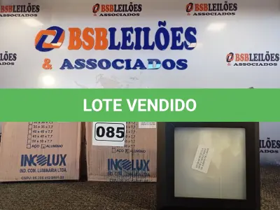 LOTE 085 - 04 PLAFONS DE SOBREPOR 20X20. (NO ESTADO) ATENÇÃO! FAZER A VISITAÇÃO ANTES DE ARREMATAR, NÃO SABEMOS SE FUNCIONA. LEILÃO NÃO TEM GARANTIA E NEM DEVOLUÇÃO, SUJEITO A POSSÍVEIS AVARIAS VISÍVEIS/OCULTAS E/OU AUSÊNCIA DE COMPONENTES.