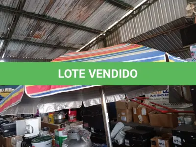 LOTE 148 - 01 GUARDA SOL. (NO ESTADO) ATENÇÃO! FAZER A VISITAÇÃO ANTES DE ARREMATAR, NÃO SABEMOS SE FUNCIONA. LEILÃO NÃO TEM GARANTIA E NEM DEVOLUÇÃO, SUJEITO A POSSÍVEIS AVARIAS VISÍVEIS/OCULTAS E/OU AUSÊNCIA DE COMPONENTES.