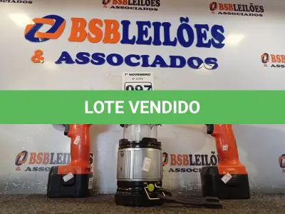 LOTE 097 - 02 PARAFUSADEIRAS 12V E 01 LUMINÁRIA DE ACAMPAMENTO. (NO ESTADO) ATENÇÃO! FAZER A VISITAÇÃO ANTES DE ARREMATAR, NÃO SABEMOS SE FUNCIONA. LEILÃO NÃO TEM GARANTIA E NEM DEVOLUÇÃO, SUJEITO A POSSÍVEIS AVARIAS VISÍVEIS/OCULTAS E/OU AUSÊNCIA DE COMPONENTES.