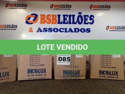 LOTE 085 - 04 PLAFONS DE SOBREPOR 20X20. (NO ESTADO) ATENÇÃO! FAZER A VISITAÇÃO ANTES DE ARREMATAR, NÃO SABEMOS SE FUNCIONA. LEILÃO NÃO TEM GARANTIA E NEM DEVOLUÇÃO, SUJEITO A POSSÍVEIS AVARIAS VISÍVEIS/OCULTAS E/OU AUSÊNCIA DE COMPONENTES.