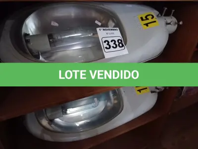 LOTE 338 - 02 LUMINÁRIAS DE PÁTIO. (NO ESTADO) ATENÇÃO! FAZER A VISITAÇÃO ANTES DE ARREMATAR, NÃO SABEMOS SE FUNCIONA. LEILÃO NÃO TEM GARANTIA E NEM DEVOLUÇÃO, SUJEITO A POSSÍVEIS AVARIAS VISÍVEIS/OCULTAS E/OU AUSÊNCIA DE COMPONENTES.