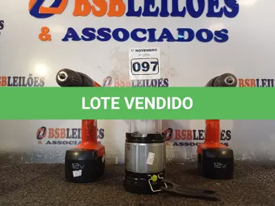 LOTE 097 - 02 PARAFUSADEIRAS 12V E 01 LUMINÁRIA DE ACAMPAMENTO. (NO ESTADO) ATENÇÃO! FAZER A VISITAÇÃO ANTES DE ARREMATAR, NÃO SABEMOS SE FUNCIONA. LEILÃO NÃO TEM GARANTIA E NEM DEVOLUÇÃO, SUJEITO A POSSÍVEIS AVARIAS VISÍVEIS/OCULTAS E/OU AUSÊNCIA DE COMPONENTES.