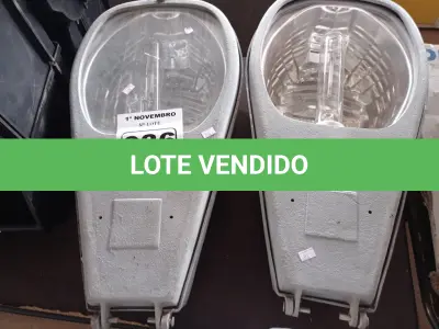 LOTE 036 - 02 LUMINÁRIAS DE PÁTIO. (NO ESTADO) ATENÇÃO! FAZER A VISITAÇÃO ANTES DE ARREMATAR, NÃO SABEMOS SE FUNCIONA. LEILÃO NÃO TEM GARANTIA E NEM DEVOLUÇÃO, SUJEITO A POSSÍVEIS AVARIAS VISÍVEIS/OCULTAS E/OU AUSÊNCIA DE COMPONENTES.