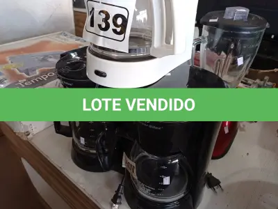 LOTE 139 - 01 LIQUIDIFICADOR OSTER E 04 CAFETEIRAS MARCAS E MODELOS DIVERSOS. (NO ESTADO) ATENÇÃO! FAZER A VISITAÇÃO ANTES DE ARREMATAR, NÃO SABEMOS SE FUNCIONA. LEILÃO NÃO TEM GARANTIA E NEM DEVOLUÇÃO, SUJEITO A POSSÍVEIS AVARIAS VISÍVEIS/OCULTAS E/OU AUSÊNCIA DE COMPONENTES.