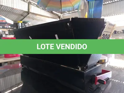 LOTE 309 - 01 LUMINÁRIA DE PALCO. (NO ESTADO) ATENÇÃO! FAZER A VISITAÇÃO ANTES DE ARREMATAR, NÃO SABEMOS SE FUNCIONA. LEILÃO NÃO TEM GARANTIA E NEM DEVOLUÇÃO, SUJEITO A POSSÍVEIS AVARIAS VISÍVEIS/OCULTAS E/OU AUSÊNCIA DE COMPONENTES.