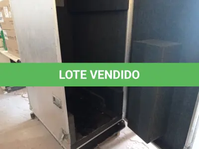 LOTE 300 - 01 CASE GRANDE EM ALUMÍNIO. (NO ESTADO) ATENÇÃO! FAZER A VISITAÇÃO ANTES DE ARREMATAR, NÃO SABEMOS SE FUNCIONA. LEILÃO NÃO TEM GARANTIA E NEM DEVOLUÇÃO, SUJEITO A POSSÍVEIS AVARIAS VISÍVEIS/OCULTAS E/OU AUSÊNCIA DE COMPONENTES.