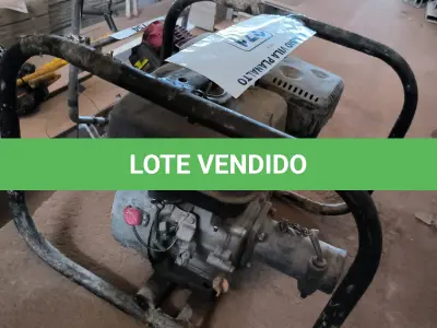 LOTE 271 - 01 MOTOR A GASOLINA PRA VIBRATÓRIA SEM MANGOTE E SEM MARCA APARENTE.(NO ESTADO, NÃO SABEMOS SE FUNCIONA. LEILÃO NÃO TEM GARANTIA E NEM DEVOLUÇÃO).
