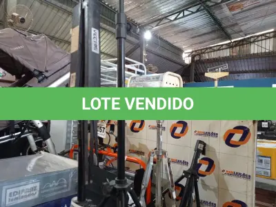 LOTE 358 - 04 TRIPÉS MARCAS E MODELOS DIVERSOS. (NO ESTADO) ATENÇÃO! FAZER A VISITAÇÃO ANTES DE ARREMATAR, NÃO SABEMOS SE FUNCIONA. LEILÃO NÃO TEM GARANTIA E NEM DEVOLUÇÃO, SUJEITO A POSSÍVEIS AVARIAS VISÍVEIS/OCULTAS E/OU AUSÊNCIA DE COMPONENTES.