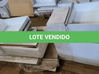 LOTE 349 - 01 LOTE COM GUARDA ROUPA DESMONTADO EM MADEIRA.(NO ESTADO, NÃO SABEMOS SE FUNCIONA. LEILÃO NÃO TEM GARANTIA E NEM DEVOLUÇÃO).