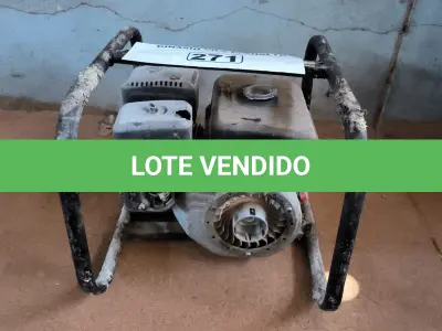 LOTE 271 - 01 MOTOR A GASOLINA PRA VIBRATÓRIA SEM MANGOTE E SEM MARCA APARENTE.(NO ESTADO, NÃO SABEMOS SE FUNCIONA. LEILÃO NÃO TEM GARANTIA E NEM DEVOLUÇÃO).