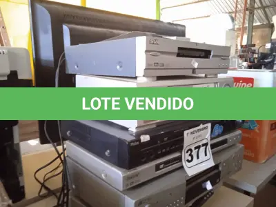 LOTE 377 - 01 LOTE COM VÁRIOS DVD E VÍDEO CACETE MARCA E MODELO DIVERSOS. (NO ESTADO) ATENÇÃO! FAZER A VISITAÇÃO ANTES DE ARREMATAR, NÃO SABEMOS SE FUNCIONA. LEILÃO NÃO TEM GARANTIA E NEM DEVOLUÇÃO, SUJEITO A POSSÍVEIS AVARIAS VISÍVEIS/OCULTAS E/OU AUSÊNCIA DE COMPONENTES.