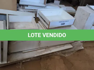LOTE 349 - 01 LOTE COM GUARDA ROUPA DESMONTADO EM MADEIRA.(NO ESTADO, NÃO SABEMOS SE FUNCIONA. LEILÃO NÃO TEM GARANTIA E NEM DEVOLUÇÃO).