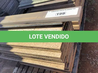LOTE 199 - 01 LOTE COM RODAPÉS EM GRANITO TAMANHOS E CORES DIVERSAS (APENAS UM MONTE)(NO ESTADO, NÃO SABEMOS SE FUNCIONA. LEILÃO NÃO TEM GARANTIA E NEM DEVOLUÇÃO).