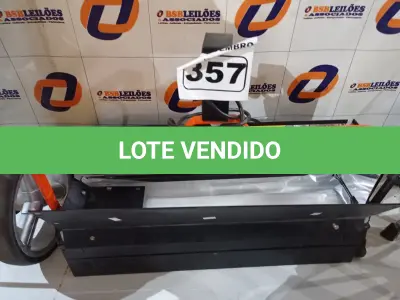LOTE 357 - 01 LUMINÁRIA DE PALCO. (NO ESTADO) ATENÇÃO! FAZER A VISITAÇÃO ANTES DE ARREMATAR, NÃO SABEMOS SE FUNCIONA. LEILÃO NÃO TEM GARANTIA E NEM DEVOLUÇÃO, SUJEITO A POSSÍVEIS AVARIAS VISÍVEIS/OCULTAS E/OU AUSÊNCIA DE COMPONENTES.
