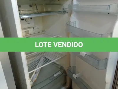 LOTE 274 - 01 GELADEIRA MARCA FROST FREE BRASTEMP 220V. (NO ESTADO) ATENÇÃO! FAZER A VISITAÇÃO ANTES DE ARREMATAR, NÃO SABEMOS SE FUNCIONA. LEILÃO NÃO TEM GARANTIA E NEM DEVOLUÇÃO, SUJEITO A POSSÍVEIS AVARIAS VISÍVEIS/OCULTAS E/OU AUSÊNCIA DE COMPONENTES.