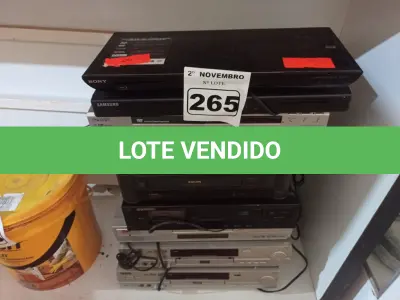 LOTE 265 - 06 APARELHOS DE DVD, 02 TOCA CD E 01 VIDEOCASSETE MARCAS E MODELOS DIVERSOS. (NO ESTADO) ATENÇÃO! FAZER A VISITAÇÃO ANTES DE ARREMATAR, NÃO SABEMOS SE FUNCIONA. LEILÃO NÃO TEM GARANTIA E NEM DEVOLUÇÃO, SUJEITO A POSSÍVEIS AVARIAS VISÍVEIS/OCULTAS E/OU AUSÊNCIA DE COMPONENTES.