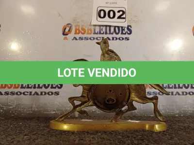 LOTE 002 - 01 RELÓGIO EM METAL COM MOSTRADOR EM ALGARISMO ROMANO. (NO ESTADO) ATENÇÃO! FAZER A VISITAÇÃO ANTES DE ARREMATAR, NÃO SABEMOS SE FUNCIONA. LEILÃO NÃO TEM GARANTIA E NEM DEVOLUÇÃO, SUJEITO A POSSÍVEIS AVARIAS VISÍVEIS/OCULTAS E/OU AUSÊNCIA DE COMPONENTES.