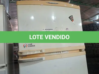 LOTE 274 - 01 GELADEIRA MARCA FROST FREE BRASTEMP 220V. (NO ESTADO) ATENÇÃO! FAZER A VISITAÇÃO ANTES DE ARREMATAR, NÃO SABEMOS SE FUNCIONA. LEILÃO NÃO TEM GARANTIA E NEM DEVOLUÇÃO, SUJEITO A POSSÍVEIS AVARIAS VISÍVEIS/OCULTAS E/OU AUSÊNCIA DE COMPONENTES.