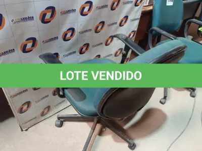 LOTE 183 - 01 CADEIRA DE ESCRITÓRIO COM BASE GIRATÓRIA. (NO ESTADO) ATENÇÃO! FAZER A VISITAÇÃO ANTES DE ARREMATAR, NÃO SABEMOS SE FUNCIONA. LEILÃO NÃO TEM GARANTIA E NEM DEVOLUÇÃO, SUJEITO A POSSÍVEIS AVARIAS VISÍVEIS/OCULTAS E/OU AUSÊNCIA DE COMPONENTES.