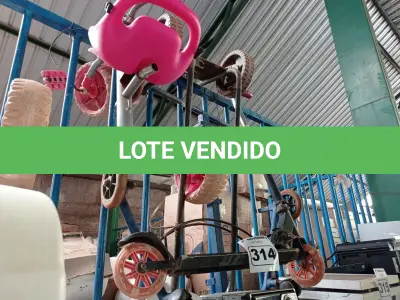 LOTE 314 - 02 CARRINHOS PARA TRANSPORTE DE CARGAS, 01 PATINETE, 01 RADIO AUTOMOTIVO E 01 TRICICLO INFANTIL. (NO ESTADO) ATENÇÃO! FAZER A VISITAÇÃO ANTES DE ARREMATAR, NÃO SABEMOS SE FUNCIONA. LEILÃO NÃO TEM GARANTIA E NEM DEVOLUÇÃO, SUJEITO A POSSÍVEIS AVARIAS VISÍVEIS/OCULTAS E/OU AUSÊNCIA DE COMPONENTES.