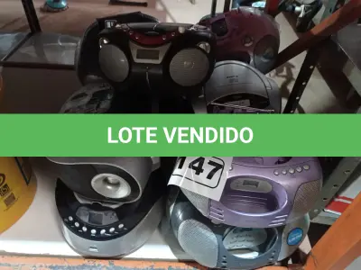 LOTE 147 - 10 APARELHOS DE SOM MARCAS E MODELOS DIVERSOS. (NO ESTADO) ATENÇÃO! FAZER A VISITAÇÃO ANTES DE ARREMATAR, NÃO SABEMOS SE FUNCIONA. LEILÃO NÃO TEM GARANTIA E NEM DEVOLUÇÃO, SUJEITO A POSSÍVEIS AVARIAS VISÍVEIS/OCULTAS E/OU AUSÊNCIA DE COMPONENTES.
